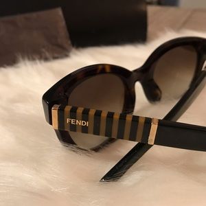 Fendi sunglasses FS5350